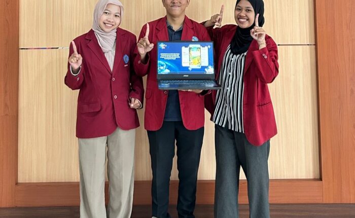 Tiga Mahasiswa